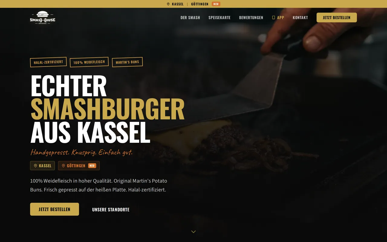 Startseite der Website SmasHouse Kassel, am Rechner und auf dem Handy
